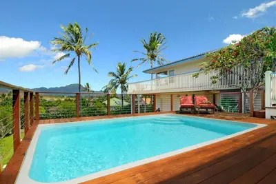 Image de Stunning 270° Hapuʻu Mtn Views • Walk to Beach • Pool • A/C • Sleeps 12 • Ocean