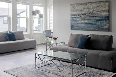 Image de Pointe 2bd w/ Den 3 - Deux Chambres Appartement, Couchages 4