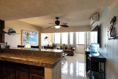 Image de A-206 Enjoy Your Vacation In This Beautiful Newly Remodeled Condominium!