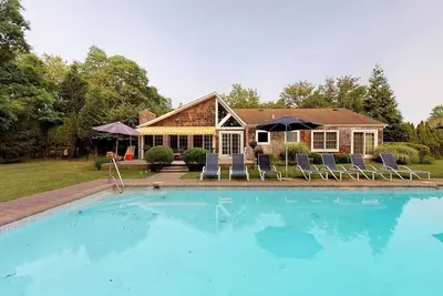 Image de 572) Large 3 bedroom with a gorgeous pool