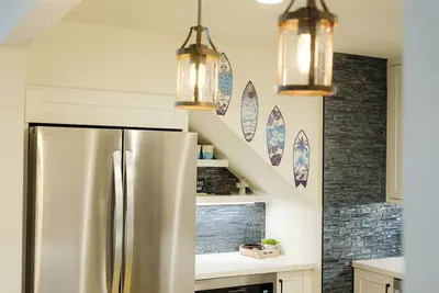 Image de Stylish 3-Bedroom Retreat - Steps from Sand and Harbor