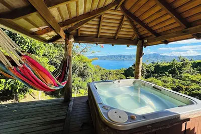 Image de Latui Lodge, Self-catering secluded villa with commanding Bay views