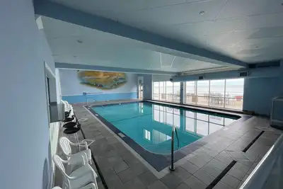 Image de New 2-Br/2ba Lakefront Condo-beach/indoor pool-rent 2/3rd free until 4/1--ask!