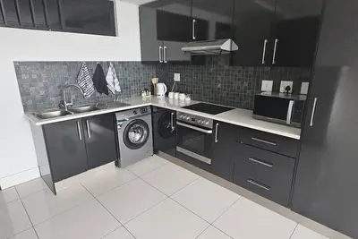 Image de Chic 2-bedroom apartment with WiFi, gym in awesome central Windhoek.