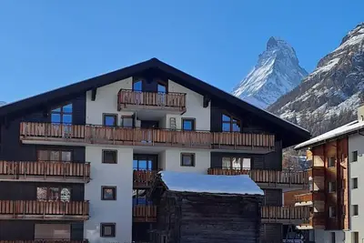 Image de Studio with balcony, top location.