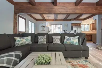 Image de Charming 3-bedroom Cabin, Dog Friendly, Walkable to Sm Beaches in Carnelian Bay