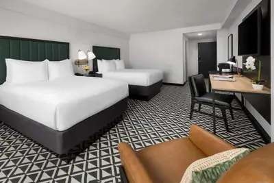 Image de Two Double Beds Interior at Arcadian Hotel! Near Boston Marathon Route!