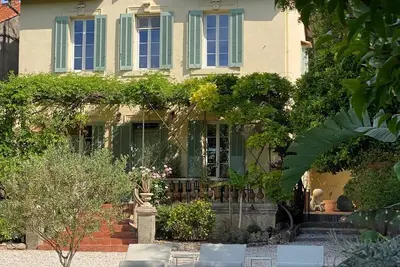 Image de Villa de Charme avec Piscine et Jardin au Pied du Mont Faron -10 min des plages