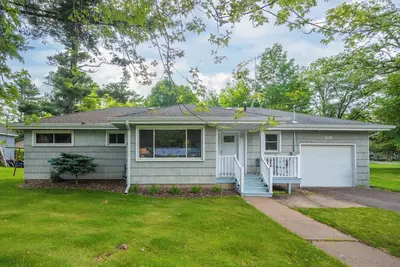 Image de Walking distance to public beach, boat landing, and downtown Balsam Lake