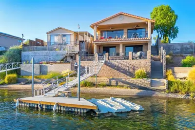 Image de Wow! Amazing Riverfront Home with Boat Launch Next Door!