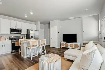 Image de Spacious Johnstown Townie w Garage