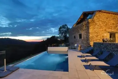 Image de Aubié superbe propriété pour 20 avec piscine
