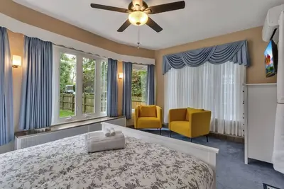 Image de *Close to the Falls*Big Historic Home*A/C*Parking*