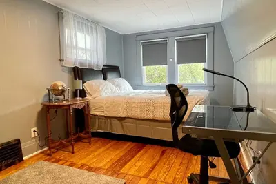 Image de ♥3 bdrm Niagara Falls Home ♥ A/C♥ Hot Tub♥ Parking