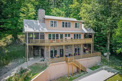 Image de Lakeside Lookout on Center Hill Lake - 4 bedroom lakeside home