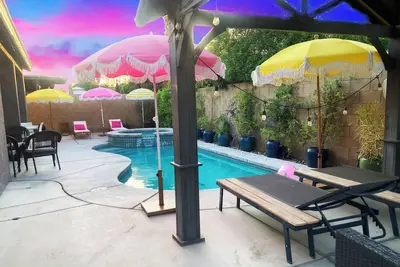 Image de Tiki Boho: Pool/Spa/Arcade/12-hole Golf/Bbq- Family Friendly Sleeps 16 La Quinta