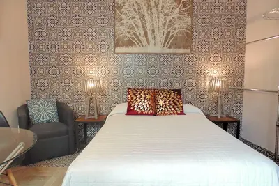 Image de 10 min from Coyoacán! Room for 2 people; living room, kitchen and bathroom.
