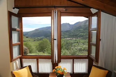 Image de Maison de campagne \"Para Casa De Abajo\" avec vue sur les montagnes, terrasse privée et Wi-Fi