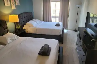 Image de Double Queen Bed Unit with Ac and WiFi in Beverly Hills