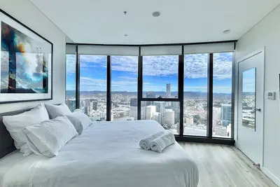 Image de Brisbane Skytower -Sky High- 3 bedroom luxury Apartment with 2 bathrooms.