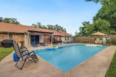 Image de Paradise Near Beach w/Private Pool sleeps 12