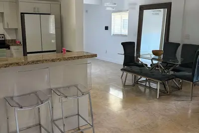 Image de “Miami Gem near Expressway”