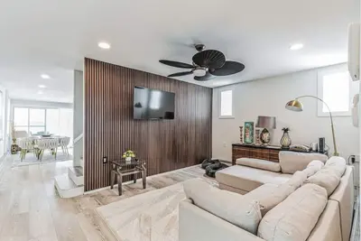 Image de Bayfront 4br 2. 5ba + Game Room