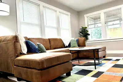 Image de Walk to Downtown! 4-Bedroom Geneva Getaway