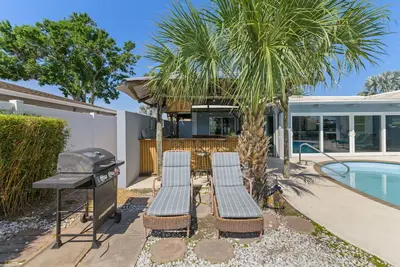 Image de Sleeps 8! Tiki Bar~Pool~Hot Tub~Fire Pit