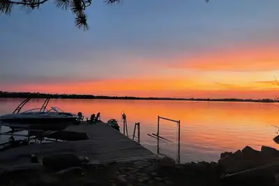 Image de Lake Muskoka waterfront cottage with the most amazing sunsets! !