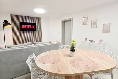Image de Appart'Azur Haguenau, logement entier pour voyageur pro : Calme, Wi-Fi, Lit King