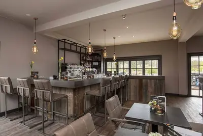 Image de 2 Units | Rejuvenate in Soothing Haven w/Breakfast | Scheveningen Beach & Dunes
