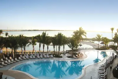 Image de Spacious Room w/ Private Furnished Balcony, Full Kitchen! Onsite Pool