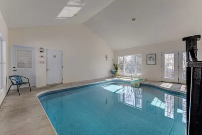 Image de Swimming pool, spa and view of the St Lawrence River!