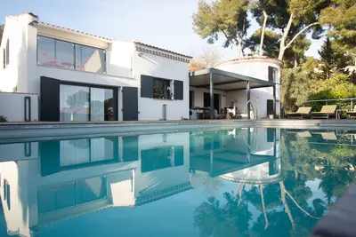 Image de Carqueiranne: Villa de Charme avec Piscine, Vue Mer, pour 8 Personnes