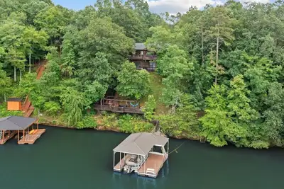 Image de Spacious Lakefront *Gem* Pet & Family Friendly