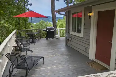 Image de Lake View Escape – Mountain Cottage with Lake Burton Views, Hot Tub & Fire Pit