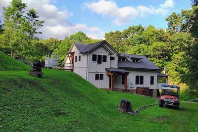 Image de Restful Dawn Rustic meets Luxury. Hot Tub, Outdoor Shower, Mini Gym & Fire Pit