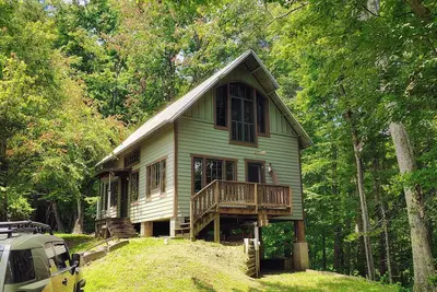 Image de Rustic yet stylish Loft Cabin w/hot tub & outdoor shower