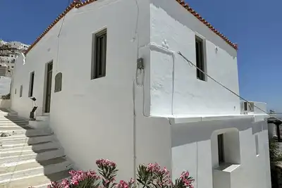 Image de My Secret Mojo 2 – Stylish Serifos Home with Balcony & En-Suite Comfort