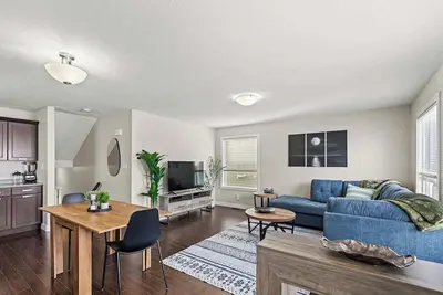 Image de Bright & Airy Suite | Free Wifi | Smart Tv & More