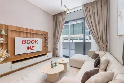 Image de Bright and airy 1 bed in Jvc sleep 4 with Balcony!