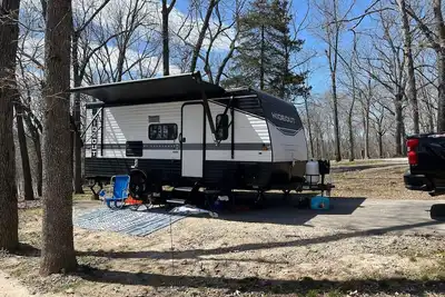 Image de Attention Snow Birds \nCozy Rv \nSet up in Florida. You must purchase campsite