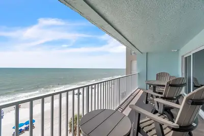 Image de 🌞Beachfront Condo🌴Private Balcony🍹Ram Sea I 405🐬Heated Pool and Hot Tub