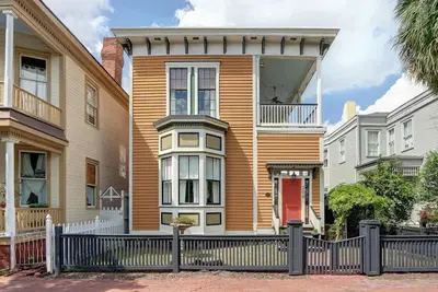 Image de The Koi Estate | Historic Charm | Dual Balconies!