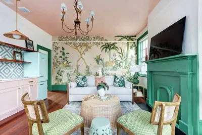 Image de The Jungle House | 1850's Home Near Bay Street