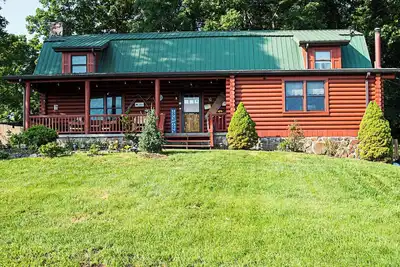 Image de Come Escape The Races In Our Cozy Cabin! Plenty Of Space To Explore, Work or Not