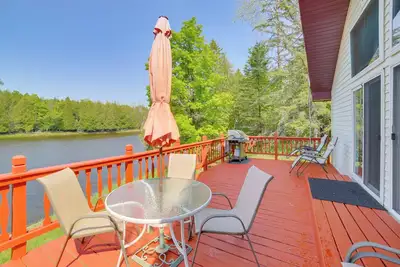 Image de Tranquil Escanaba River Cottage w/ Kayaks & Deck