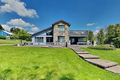 Image de Family Favorite | Large Yard, Lake Access, Gas Grill
