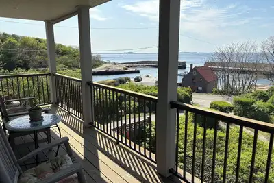 Image de Charming 2nd floor apartment on Lane's Cove